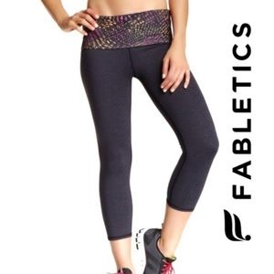Fabletics Salar Powerhold Capri Yoga Pants M